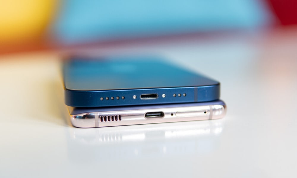 Samsung Galaxy S21 và iPhone 12: Đâu là vua của những chiếc flagship